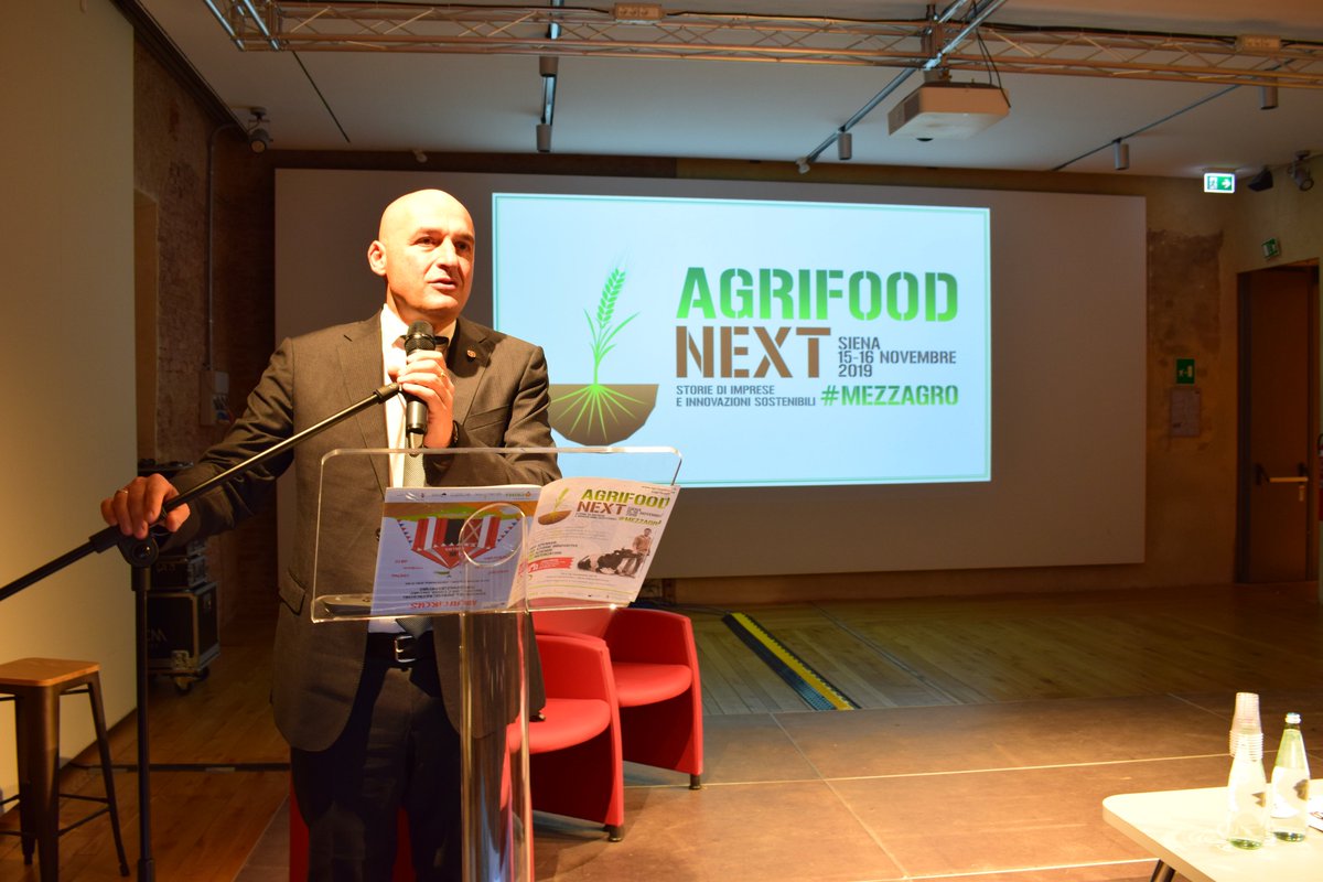 #AgrifoodNext: grande partecipazione, al Santa Maria della Scala, all'evento dove giovani agricoltori, imprenditori, ricercatori, mezzagri raccontano le loro storie.
bit.ly/2pkDd8O
#mezzagro #AgrifoodLeaders #foodinnovation  #svilupposostenibile
bit.ly/2pkDd8O