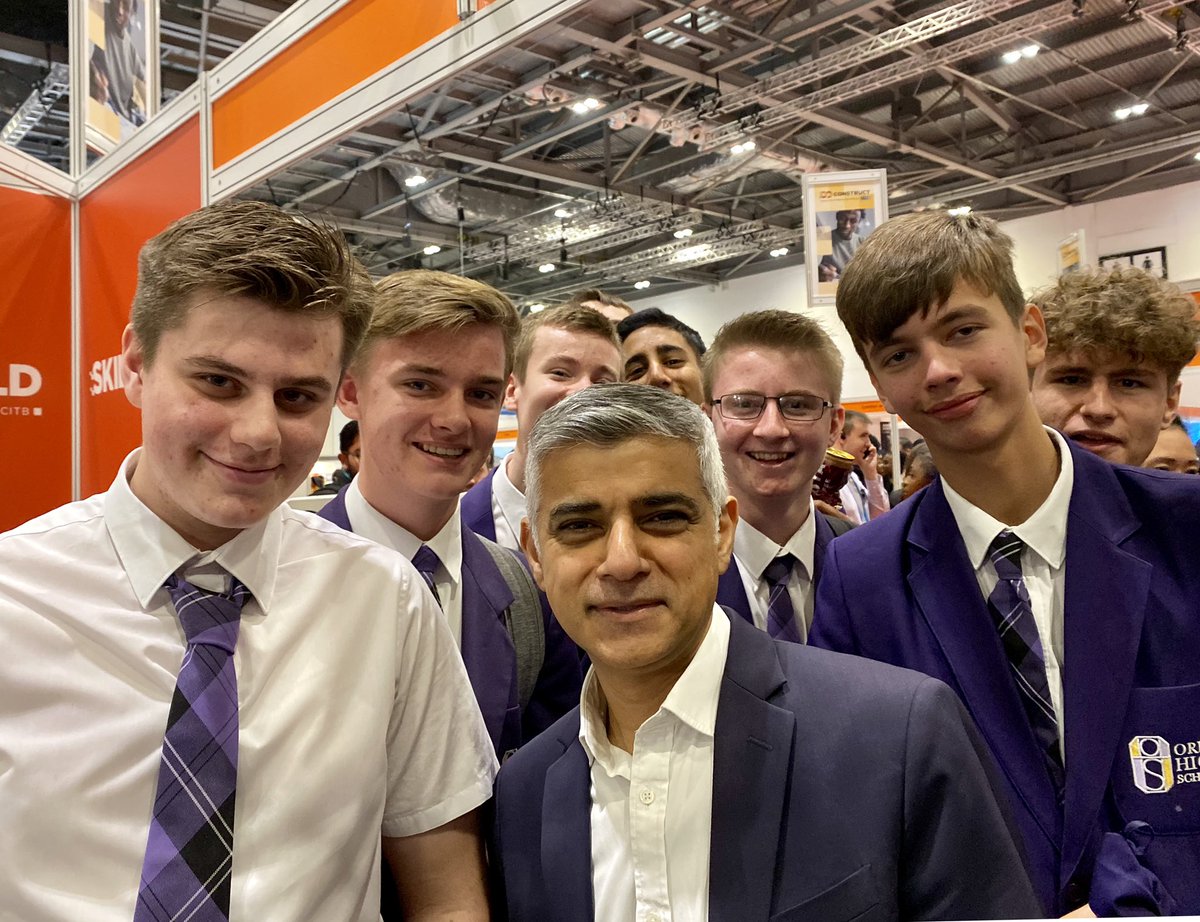Great to bump into the Mayor of London this morning! 😀👍@SadiqKhan supporting the @SkillsLondon UK jobs and careers event @ExCeLLondon #Aspiration #Inspiration #OrielCareers