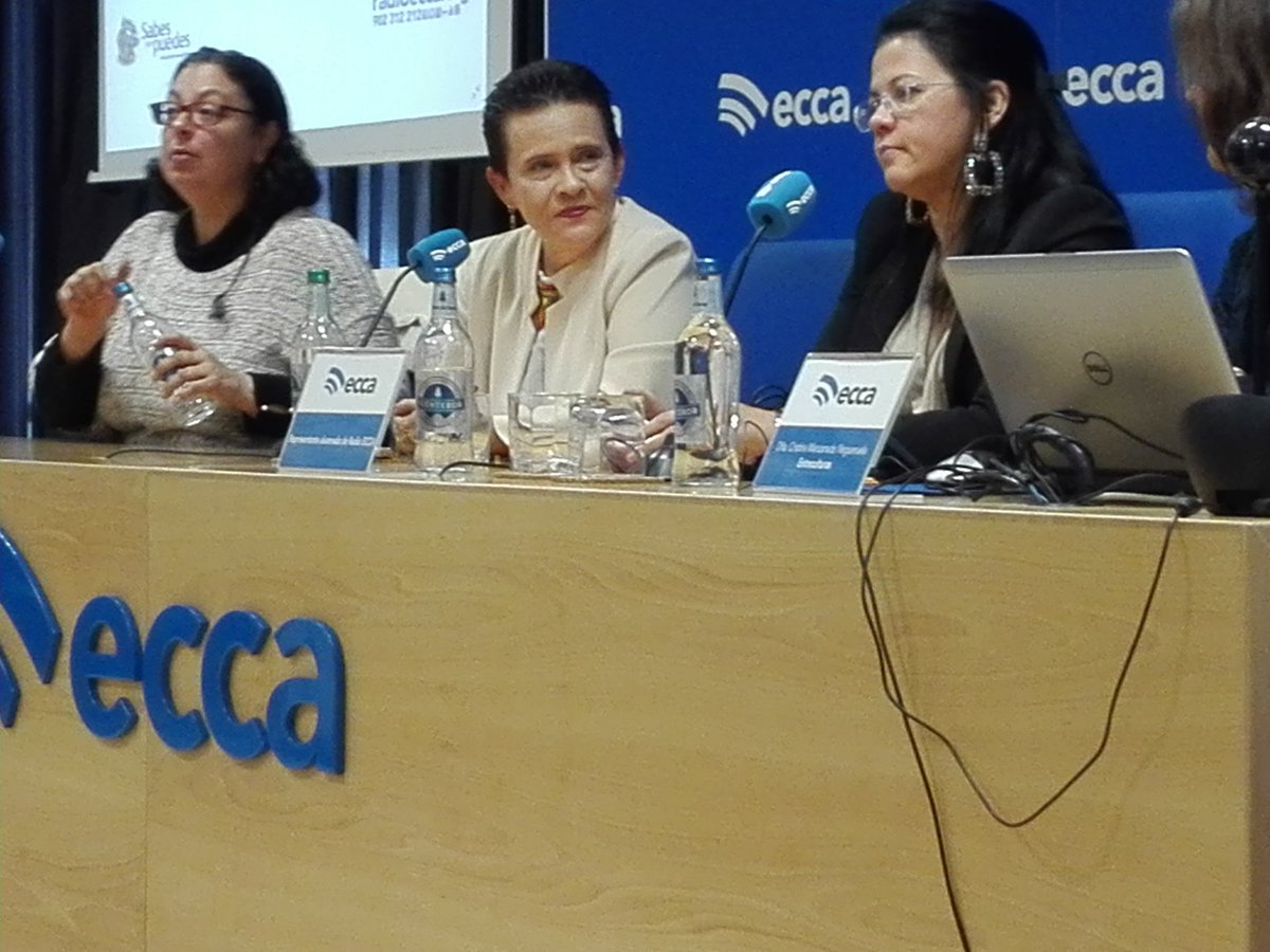 Alumna de @radioecca, viuda con 2 hijos, mayor de 45 años: "Meter en 1 sola maleta toda tu vida y viajar 7000km hacia a un pais desconocido... Es duro...es muy duro ser migrante. Si tienes suerte de llegar a otro país... tienes que empezar de nuevo, empezar a mirar diferente..."