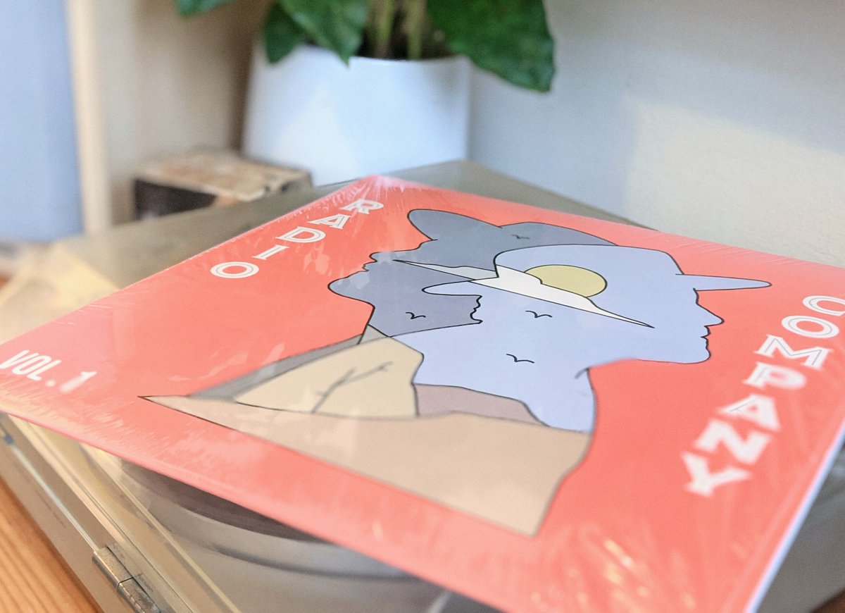 _justmep2's tweet image. Now spinning: @radiocomusic Vol 1 by @JensenAckles @stevecarlson! It&apos;s finally here and it&apos;s beautiful inside and out. ❤️ Congrats guys! Thanks for the postcard!