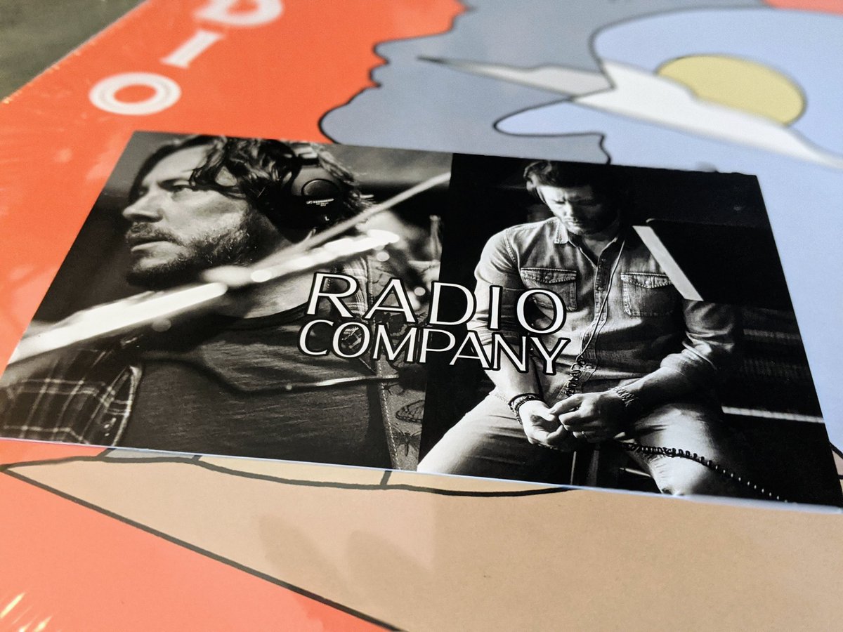 _justmep2's tweet image. Now spinning: @radiocomusic Vol 1 by @JensenAckles @stevecarlson! It&apos;s finally here and it&apos;s beautiful inside and out. ❤️ Congrats guys! Thanks for the postcard!