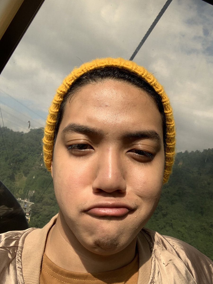 kyoquijano's tweet photo. cable car selfie https://t.co/BCISneEVvk