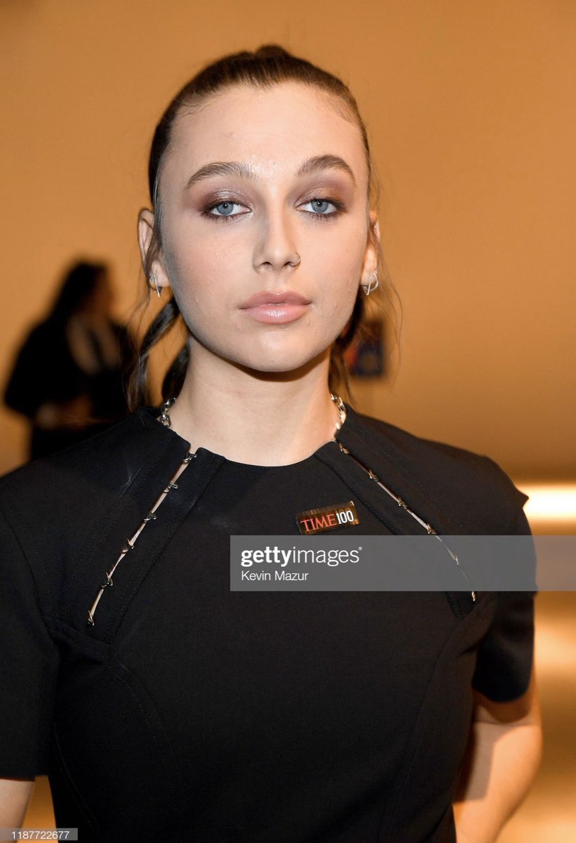 versacegrqnt's tweet photo. SHE LOOKS FUCKING BEAUTIFUL OH MY GOD HOW COULD SHE BE REAL https://t.co/xlzgmEQunu