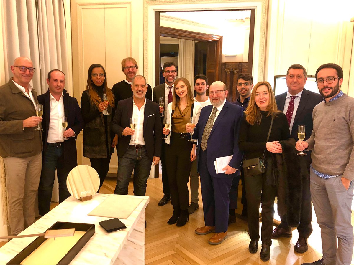 Ayer, en la joyería <a href="/UnionSuiza/">Unión Suiza</a>, bajo el marco de <a href="/misui_barcelona/">misui_barcelona</a>, hemos reunido un grupo heterogéneo de #empresarios y #emprendedores para transmitirles soluciones a preguntas sobre como cerrar #ventas eficientemente
#emprendimiento #entrepreneur #eventosbarcelona #empresario