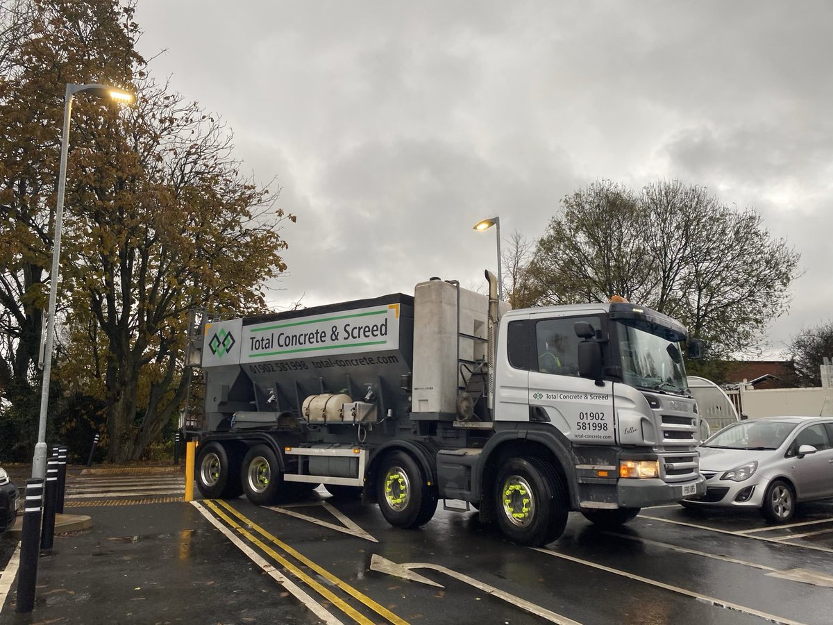 Tconcretescreed's tweet photo. 🦺 First job of the day 🦺 @asda #concrete #WestMidlands #concretedelivery https://t.co/o5TWiZvhao