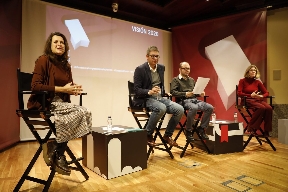 En estos momentos varios integrantes del comité asesor debaten sobre qué debería cambiar de la estructura y enfoque del #CongresoEbook, qué temáticas deberían ser objeto de debate en los próximos años, entre otros aspectos clave, para seguir evolucionando en esta era digital...