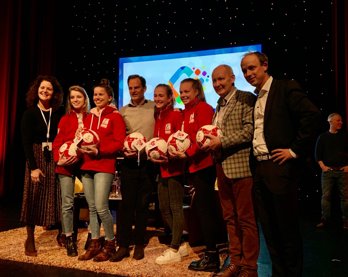 Succesvolle Avond van de #Ondernemer met oa presentatie genomineerde #topondernemers, interessant vraaggesprek met topvoetballer <a href="/RdBoer1970/">Ronald de Boer</a> :"Ondernemen heeft veel weg van topsport". In samenwerking met <a href="/BKZeewolde/">BKZ</a> en VCZ, gehouden in The Lux in #Zeewolde #flevoland #DVDO
