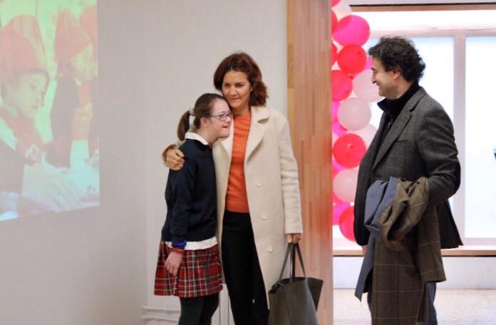 notas21es's tweet photo. El Colegio #Sansueña ha recibido la visita de los chefs y presentadores de televisión, Samantha Vallejo-Nágera y Pepe Rodríguez, como perfectos anfitriones en la presentación de la V edición del Concurso Little Chef
Sansueña. MasterChef España #Notas21
https://t.co/1GEGHLB3bD https://t.co/E7qWD56uAv