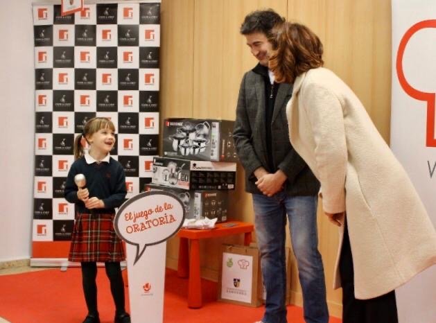 notas21es's tweet photo. El Colegio #Sansueña ha recibido la visita de los chefs y presentadores de televisión, Samantha Vallejo-Nágera y Pepe Rodríguez, como perfectos anfitriones en la presentación de la V edición del Concurso Little Chef
Sansueña. MasterChef España #Notas21
https://t.co/1GEGHLB3bD https://t.co/E7qWD56uAv