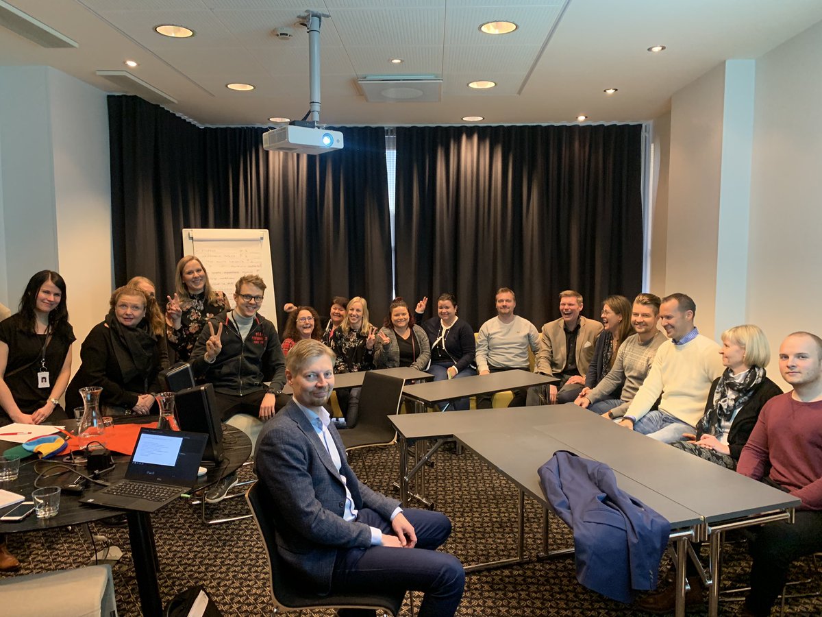 GyntherAki's tweet photo. Me @S_Pankki’ssa teemme asuntokaupat pääsääntöisesti sähköisesti. #digiasuntokauppa tänään S-Pankkiiriemme koulutuksen keskiössä. Nyt on asunnon ostaminen helppoa ja nopeaa! @dias_fin #DIAS https://t.co/Kf5Nq7Kbi6