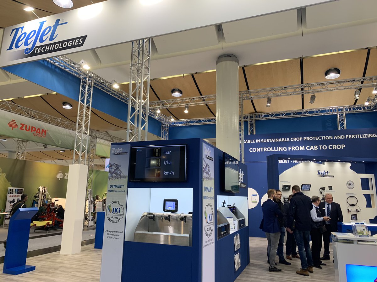 JoseMari_Piti's tweet photo. Penúltimo día de #Agritechnica2019 y el equipo @TeeJetTech sigue al pie del cañón. Sitio para hablar de agricultura y reencontrar buenos amigos #PrecisionFarming #Agricultura #SmartComponents #Amiguetes #SmartFarming https://t.co/pGwUIbySU5