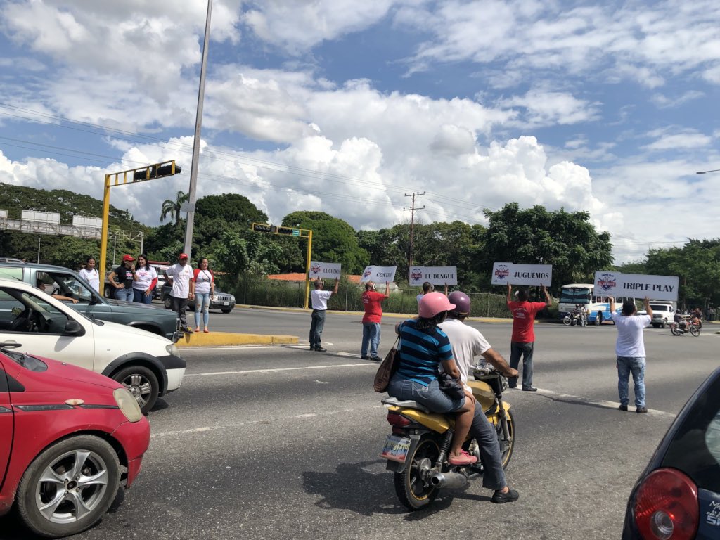 IvsshjavAragua's tweet photo. PREVENCIÓN Y CONTROL !
Equipo de Salud Ambiental @SaludAraguaP visita el Municipio Libertador para realizar actividades en virtud de la campaña de prevención contra el Dengue @NicolasMaduro @RMarcoTorres @juandavila01 @regulolacruz https://t.co/4KBEOTYxLE