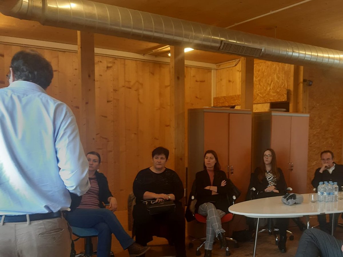 solidvirtual's tweet image. Ayer recibimos en nuestras oficinas a @IkaslanEuskadi buscando desarrollar contenidos de e-learning y pudieron conocer #4Pe0ple, nuestra solución de formación 
 VR deslocalizada de los trabajadores.