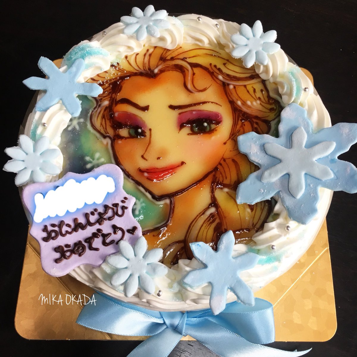 オカダ ミカ 手描きイラストケーキ در توییتر アナと雪の女王のエルサのケーキ 知り合いの方から頼まれて 姪っ子さんのお誕生日に作らせてもらいました とても喜んでいただいて ステキなお写真も沢山いただきました アナと雪の女王 エルサ ケーキ