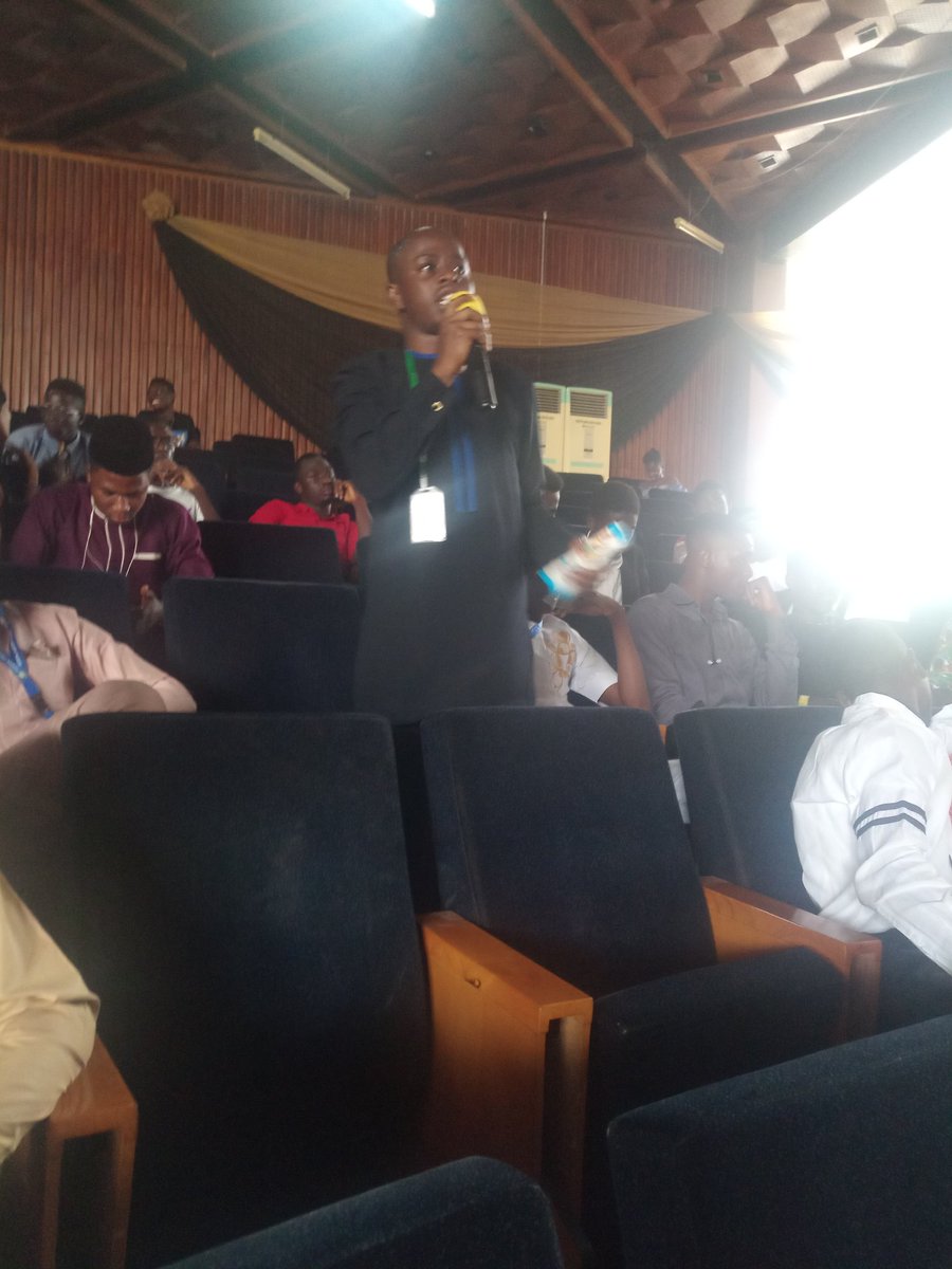 Tipsoau's tweet photo. Delegates from other school giving insights on the issue of Federalism.

#TIPS2019 https://t.co/AgHsyg4rvo