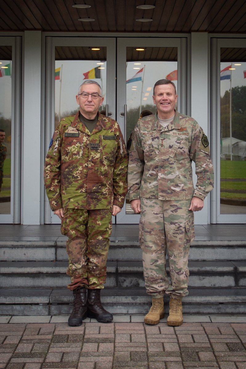 #GenGraziano visited Supreme Headquarters Allied Powers Europe #SHAPE
The Chairman of #EU Military Committee was welcomed by Supreme Allied Commander Europe #SACEUR Gen Tod D.Wolters

In agenda:

✅ #EU & @nato cooperation
✅#MilitaryMobility
✅#CyberDefence
✅ #hybridwarfare