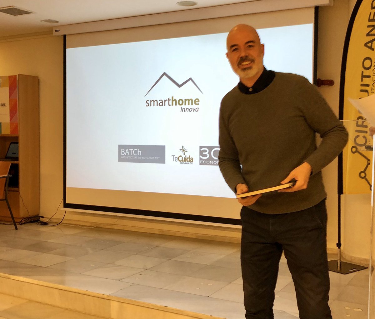 3CSEstrategia's tweet photo. #SmartHome
La vivienda inteligente, conectada, digital, sostenible, que no contamina y produce energía, con capacidad de adaptarse a los cambios familiares y sociales. Es la mejor contribución a la #SmartCity ,los #ODS y nuestra calidad de vida. https://t.co/A85c0DYxAn