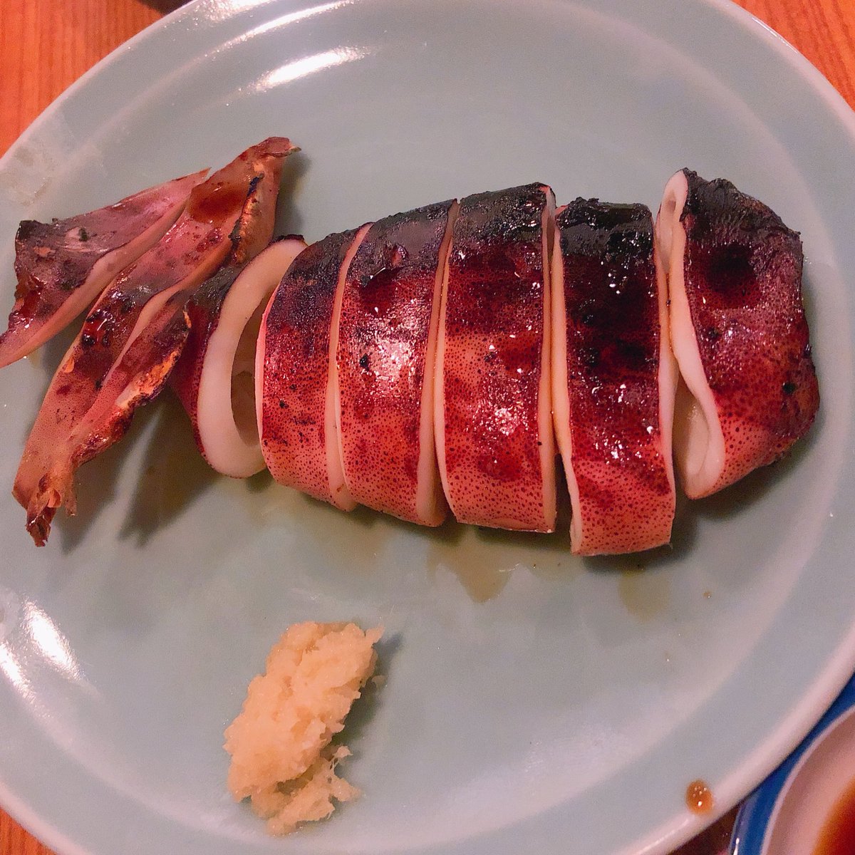チャダ 肉と火遊びとキャンプが好き こん肉 今日は新橋の炉端焼き武蔵でイカ焼き 身がしっかりしているから食べ応えありまくり 店員さんにマヨネーズをお願いすると持ってきて頂ける これがまた最高だ 肉 イカ マヨネーズ 焼き