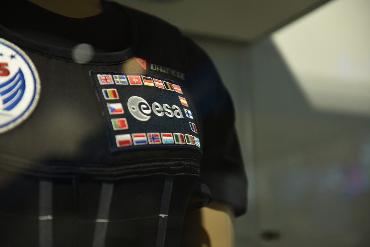 ItalianAirForce's tweet image. Si è aperto il portello della @Space_Station ed è iniziata l’attività extra veicolare che vedrà come leader @astro_luca, prima volta per astronauta dell'@esa.
La #SpacewalkForAMS di oggi sarà la più complessa mai svolta
#AeronauticaMilitare #Spazio #Aerospazio