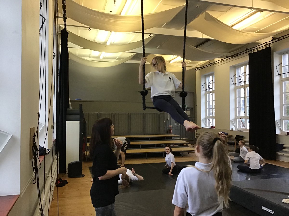 KHS_PE_Dept's tweet photo. A few more shots of our Year 8 girls - aerial dance skills #aerialdance #danceblast https://t.co/lhVwYccTpz