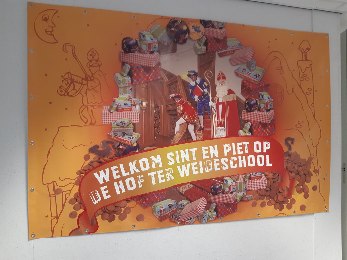 jees2009's tweet photo. Soms vallen Sinterklaas en Kerst op 1 dag: vandaag dus. Vanmorgen de school versiert en nu in de bioscoop. (alternatief voor: als Pasen en Pinksteren op 1 dag vallen). #weekend #hulpouder #metime #relaxen https://t.co/WqWVIIEpNM