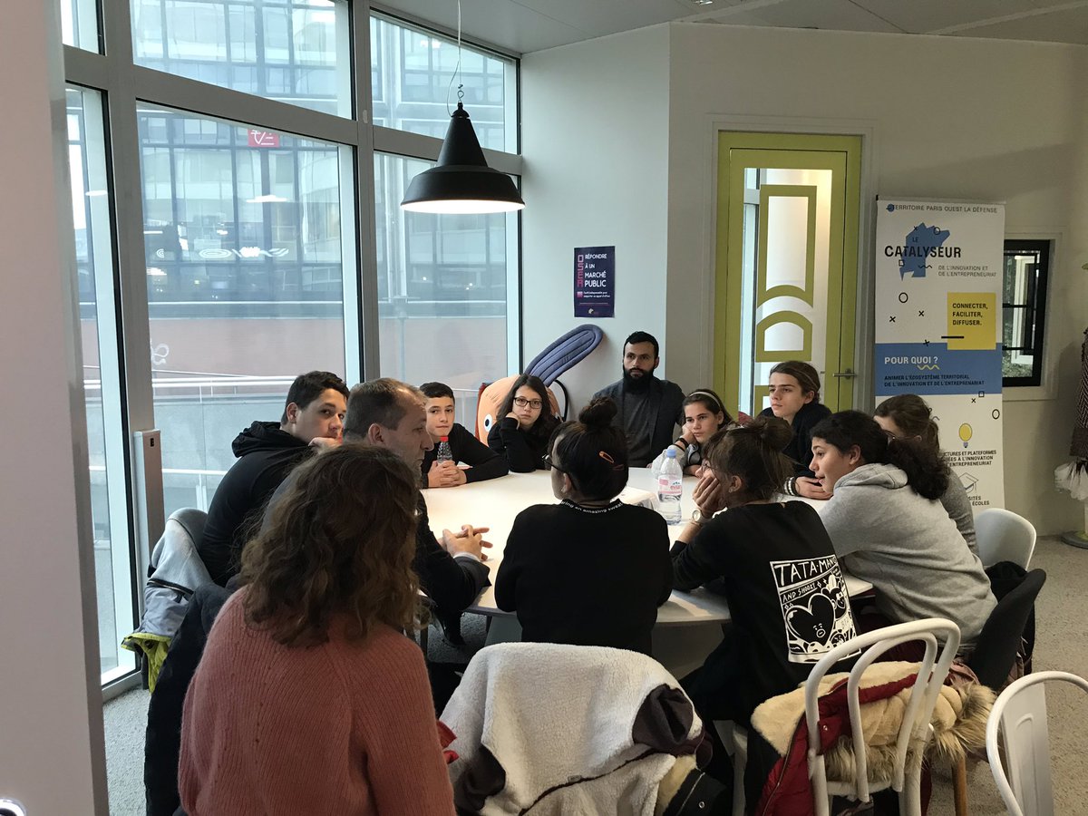 CatalyseurPOLD's tweet photo. 🙏Merci à @100000e d’avoir choisi le Catalyseur pour faire rencontrer deux entrepreneurs qui témoignent de leur parcours à des collégiens ! 👩‍🎓👨‍🎓@NOCODESOLUTIONS ! https://t.co/gGZtVIOEHX