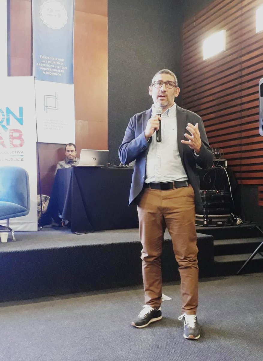 tama_sander's tweet photo. #AHORA Panel Desafíos hacia un Estado Abierto con @mecasullo @mageferranqn @letuchia. En #Neuquén junto al equipo del @NQN_LAB en los #2años de su creación participando de la jornada de Capacitación. https://t.co/gKqPW8wmm5