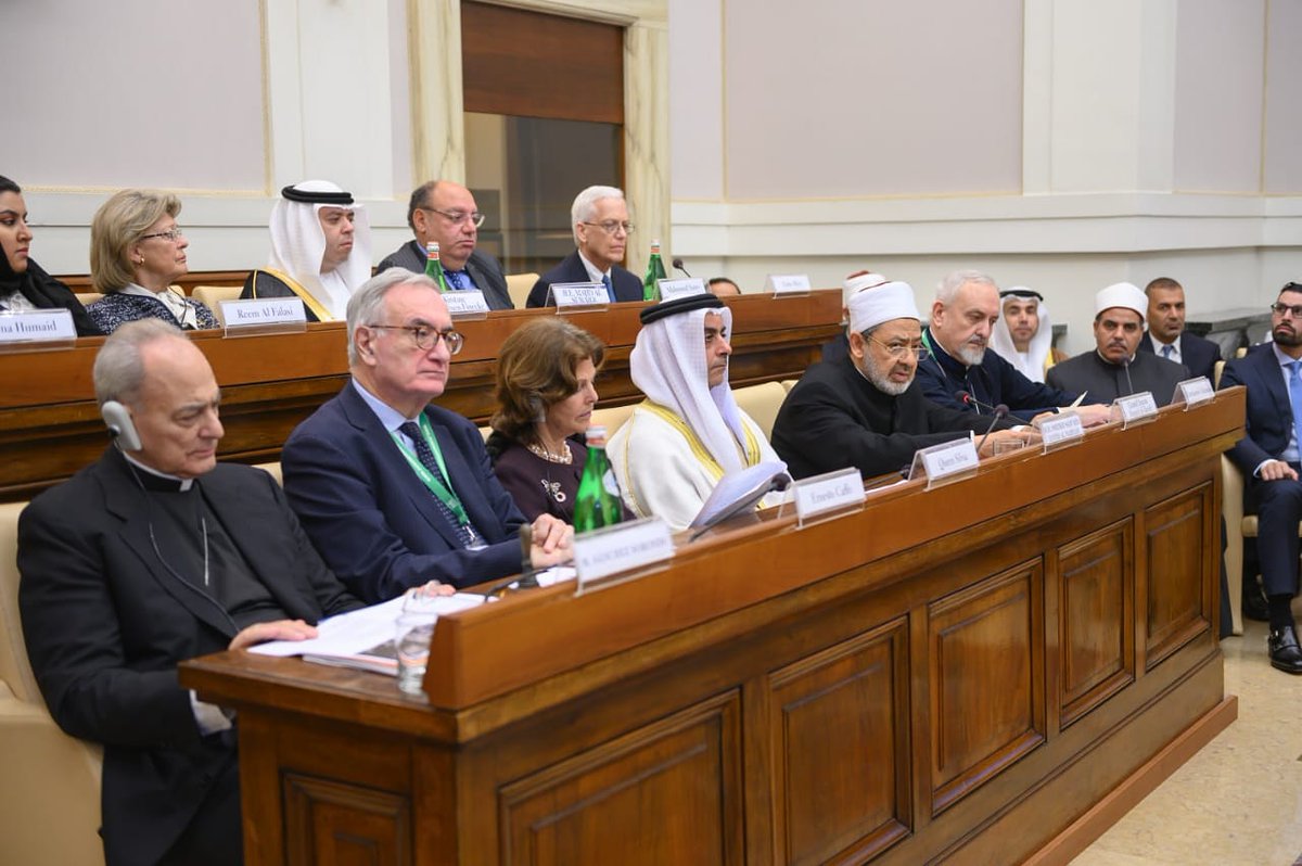 moiuae's tweet photo. Saif bin Zayed Al Nahyan, Deputy Prime Minister and Minister of Interior, witnessed a session in #InterfaithSummit on Promoting Digital #ChildDignity from Concept to Action, in which his Eminence Grand Imam Dr. Ahmed Tayeb Sheikh Al Azhar Al Sharif, delivered a speech. https://t.co/zDddpiEY3W