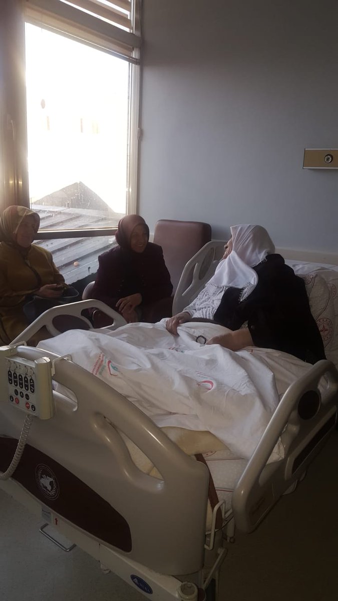 Ak Parti İl Kadın Kolları Başkanımız Sn;Havva DURAN ve yönetimi olarak;Tuşba İlçe Başkanımız Sn;Muğdat GÜNİNİ'nin hastanede tedavi gören annesine ziyarette Bulunduk.Acil Şifalar dileriz.