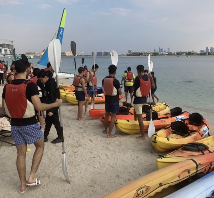 ReptonDXBBoard's tweet photo. Thank you @SeaYouUAE @SofitelDXBPalm  for hosting the #ReptonDXBFryHouse boys and the #ReptonDXBFieldHouse girls for their weekend activity - paddleboarding and kayaking! #iloveboarding https://t.co/IkxYYPnkUd
