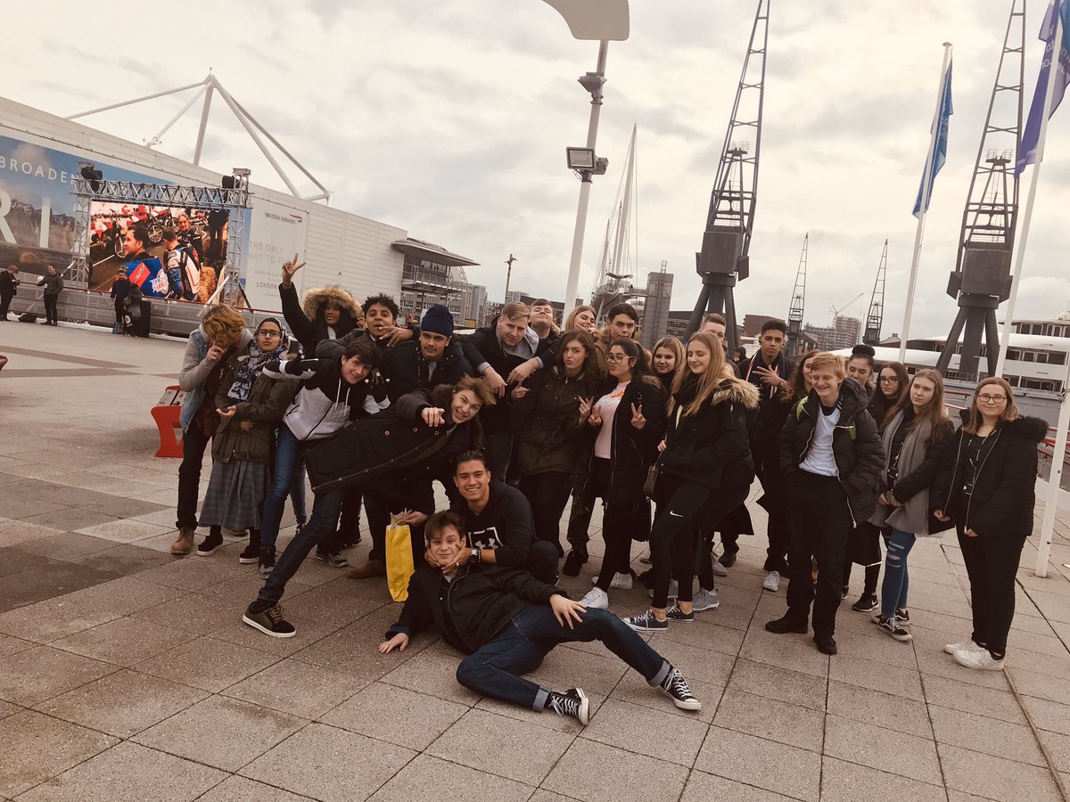 Welling6thForm's tweet photo. 2 trips 1 week! We braved the cold 🥶 to visit @ExCeLLondon for the #skillslondon 2019 exhibition. Great to see the @welling_school year 11s too! #futures #nextsteps #greatwaytostarttheweekend #friyay https://t.co/V68d7EY4TQ