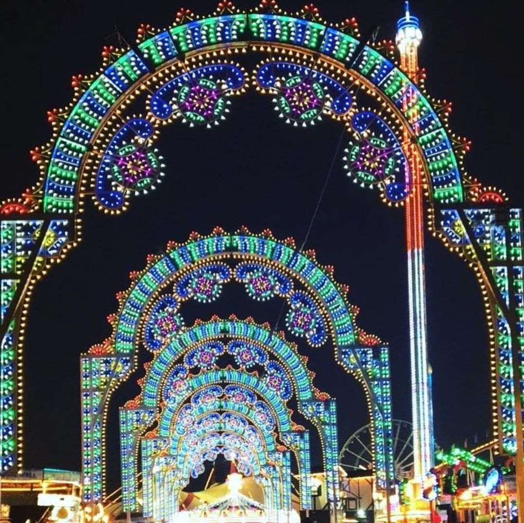 HIExpressExCeL's tweet photo. IT'S THE MOST WONDERFUL TIME OF THE YEAR! ✨ 
The hugely anticipated Winter Wonderland will be sleigh-riding straight into Hyde Park this month!
Find the details below. 👇 
https://t.co/TF2foJf3zz
(📸 I.G: @mpwislington)
#HIExpressExcel #WinterWonderland #Christmas https://t.co/StD51SWtuW