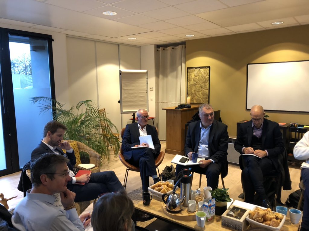 LEGOFFMICKAEL's tweet photo. Très heureux de recevoir mes https://t.co/vssN5Y0rQw @DRO_Bretagne ce matin @EssentielAgence ! Passage de témoin à la présidence #DROBretagne, Gilles Bocabeille relaie Christian Tacquard et on enchaîne sur nos engagements RSE pour 2020 ! https://t.co/6e5itBD9Mo