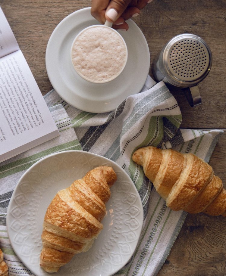 la_cafeteriard's tweet photo. ¿Qué más se puede pedir en la vida que un delicioso croissant?🥐 ¡Te esperamos! --- #croissant #croissantlover #croissantparty #yummy #foodporn #lacafeteria #bysquare1 #lacafeterialovers #bodyshopsantiago #pucmm #cibao #santiago #ciudadcorazon #republicadominicana #delicious https://t.co/2zcd94XkdA