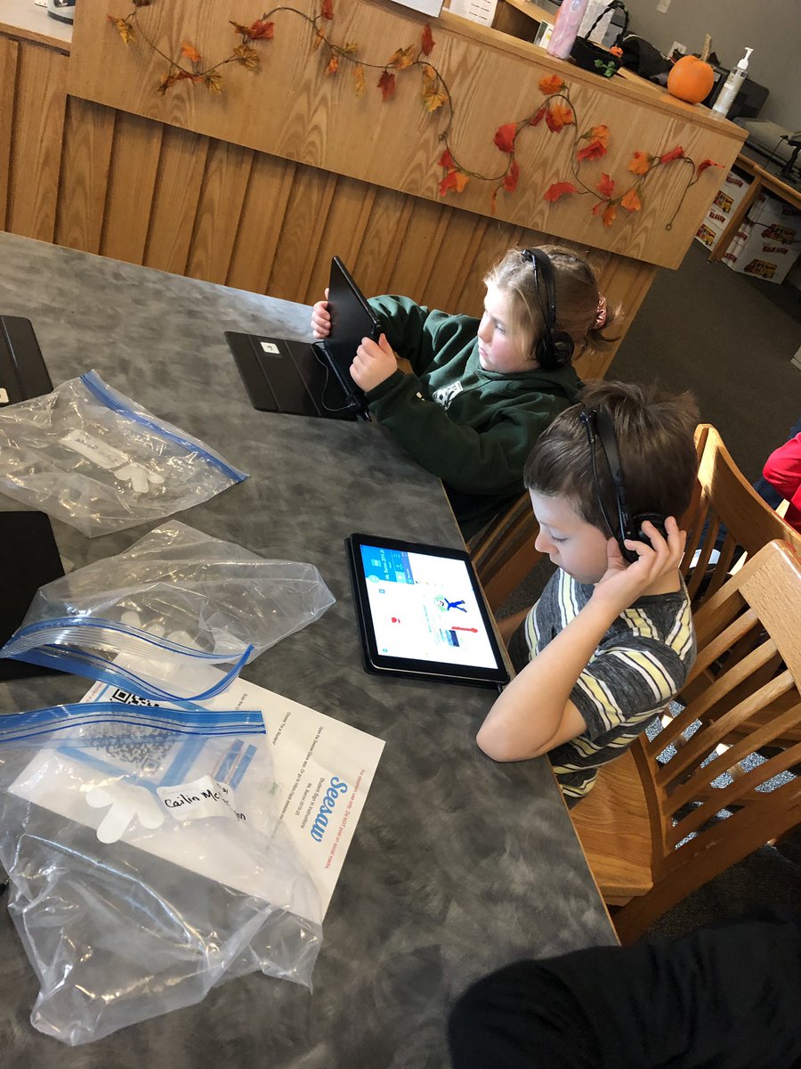 KatherineABarr1's tweet photo. Watching our weather reports on Seesaw in Digital Learning. https://t.co/u55ZXbqEgp