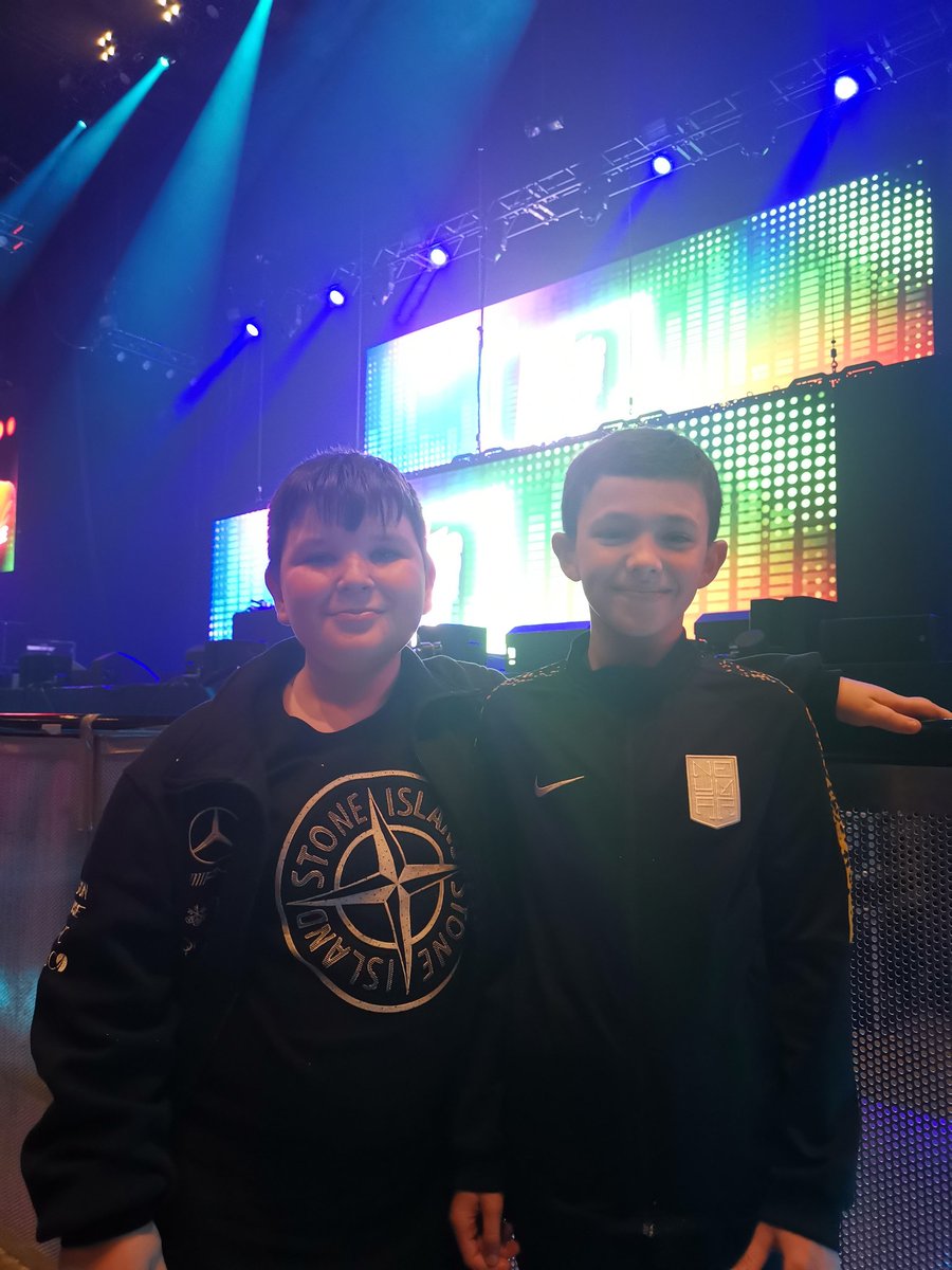 dgarrett1980's tweet photo. #hitslive thanks @RadioCityLeanne @davekellydj for the free tickets 😁👍 https://t.co/Srxw1ew6wd