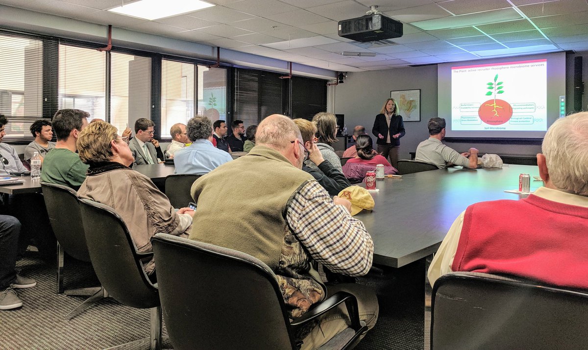 Dr. Betsy Pierson giving a talk to Texas A&amp;M breeders about the impact of the root microbiome on plant stress tolerance. So proud!
@TXResearch
@TXExtension
#PLPM