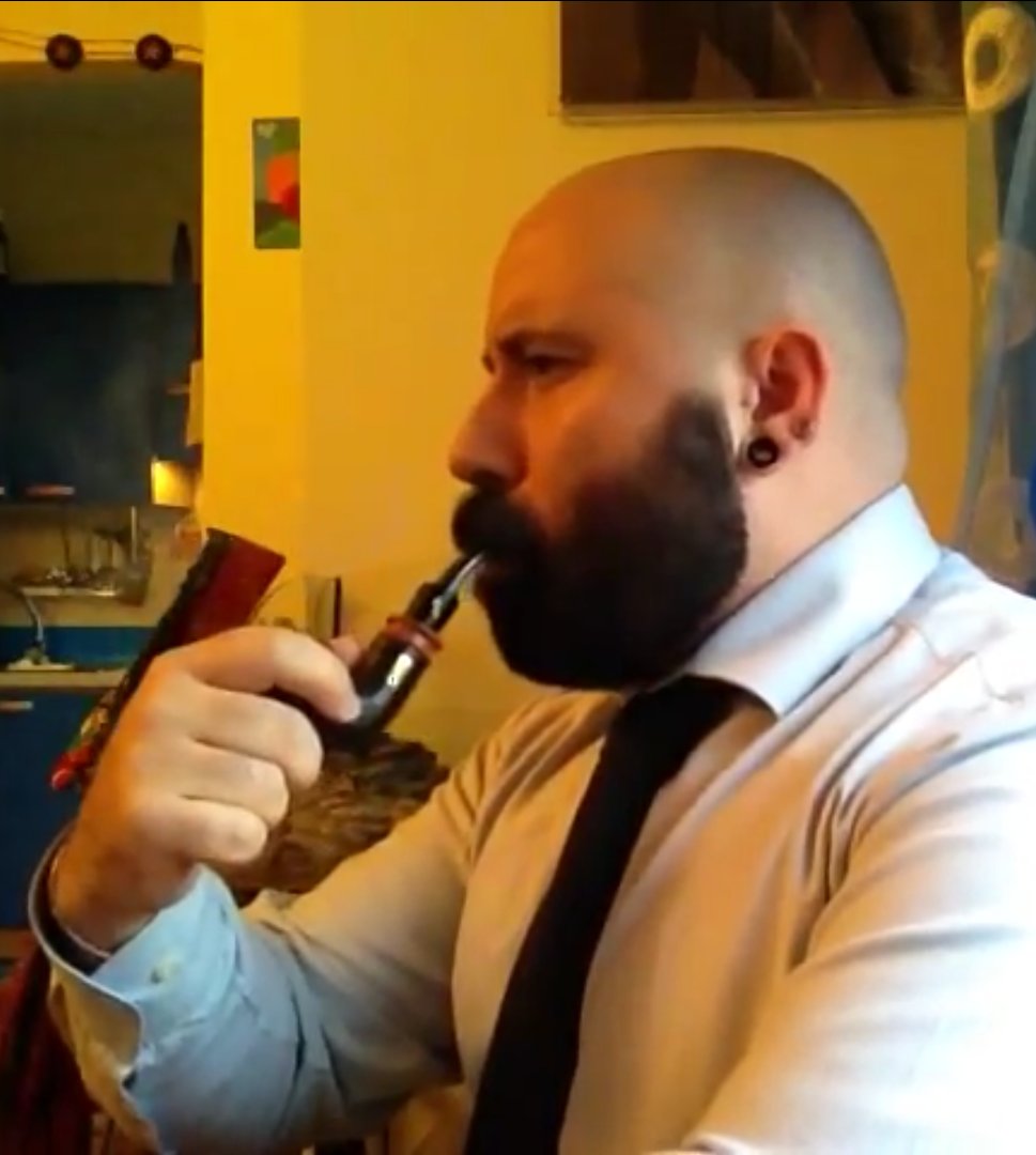SMOKINGHOT19's tweet photo. #pipebear https://t.co/tqrx8ykRQG