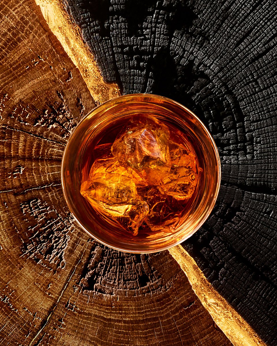 Un roble para sabor.
Un roble para suavidad.
Descubre Two Oaks.
#AbueloTwoOaks #RonAbuelo