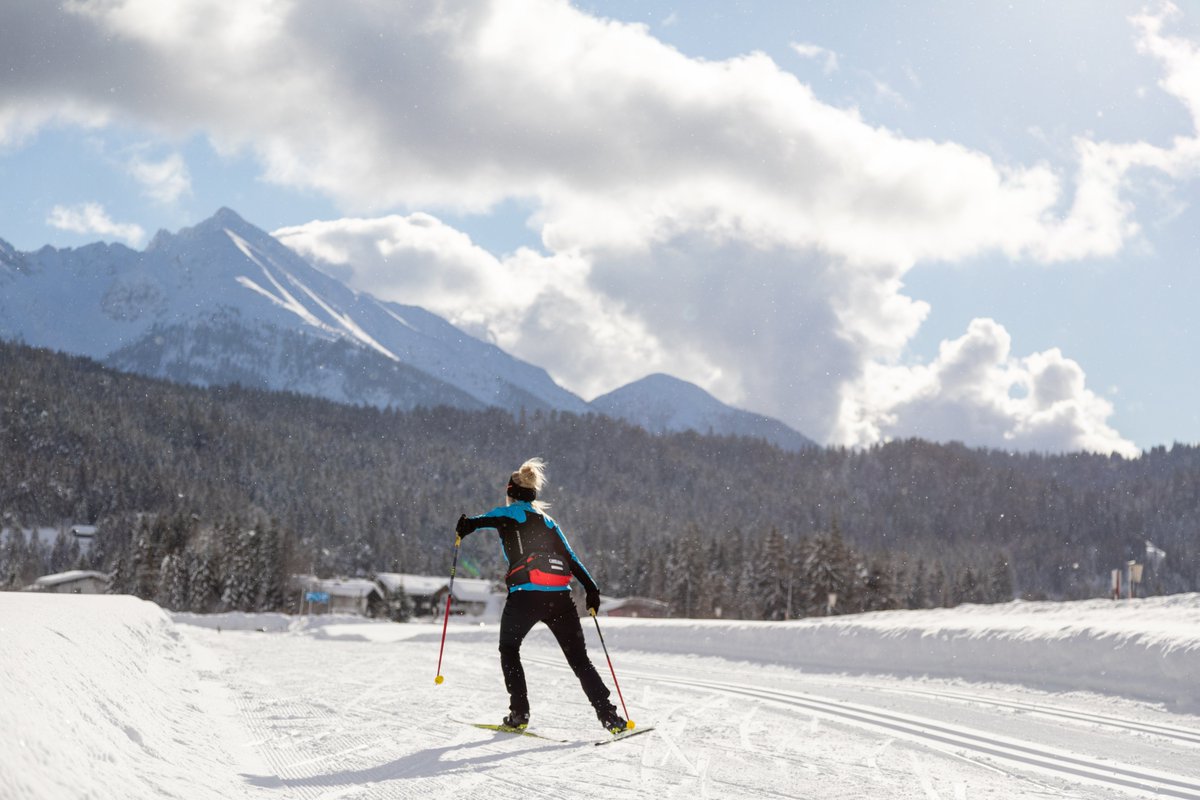 Get that snow glow with our Glide Belt. Keep the water flowing in our insulated pack so you can ski on. #camelbak #gotyourbak bit.ly/2NRD1HA