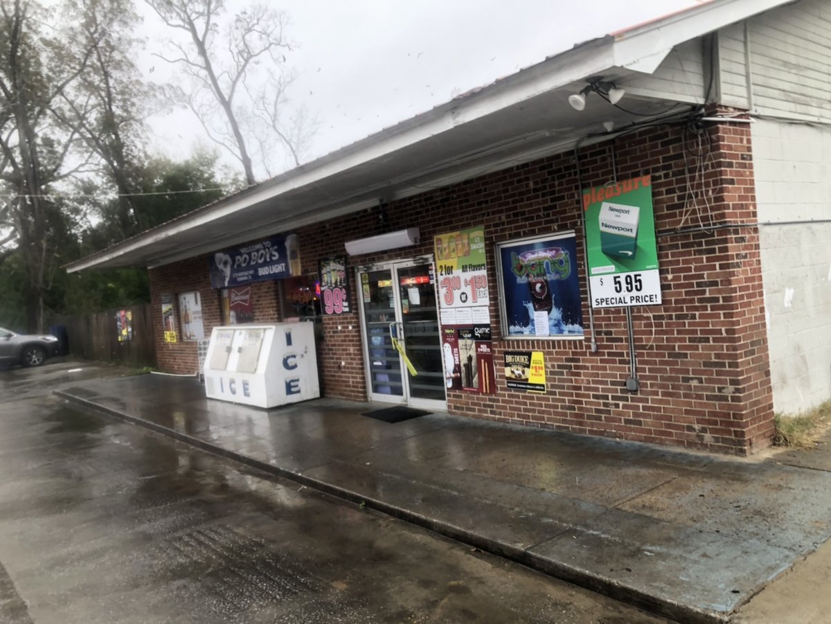 CabbageTV's tweet image. 2 dead following an armed robbery at Po Boys convenience store in #DenmarkSC. State police are investigating. The ￼identities of the two victims have not been released￼. ￼#scnews #CSRA @WJBF.