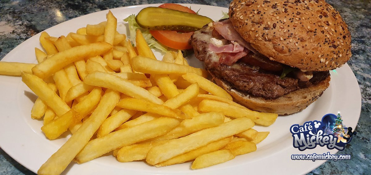 Cafe_Mickey's tweet photo. De Brie Burger testen #Annettes #DisneylandParis https://t.co/XLDpuRfgNs