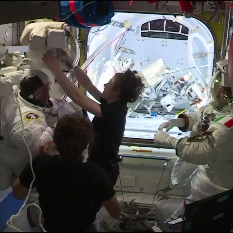 Spacewalk complete! Great work. @AstroDrewMorgan and @astro_luca safely back inside ISS.