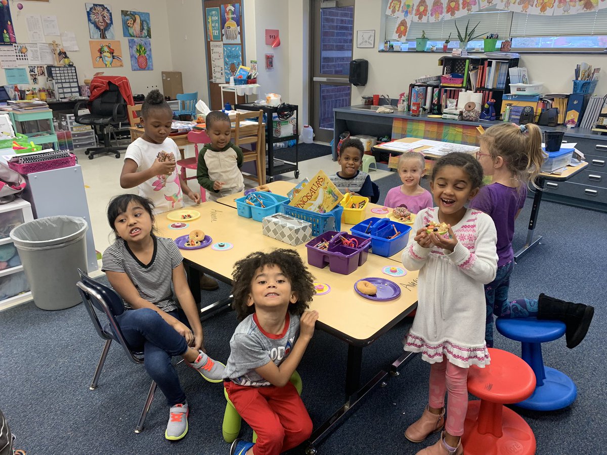 SchultzinKinder's tweet image. #learningissweet #happyfriday @WVEOwls we had a great snack time today complete with donut treats!