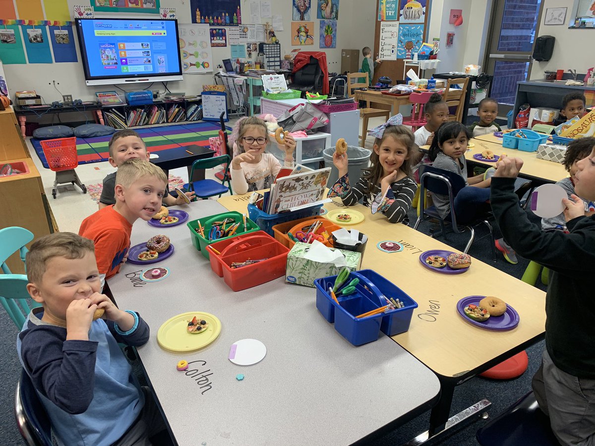 SchultzinKinder's tweet image. #learningissweet #happyfriday @WVEOwls we had a great snack time today complete with donut treats!