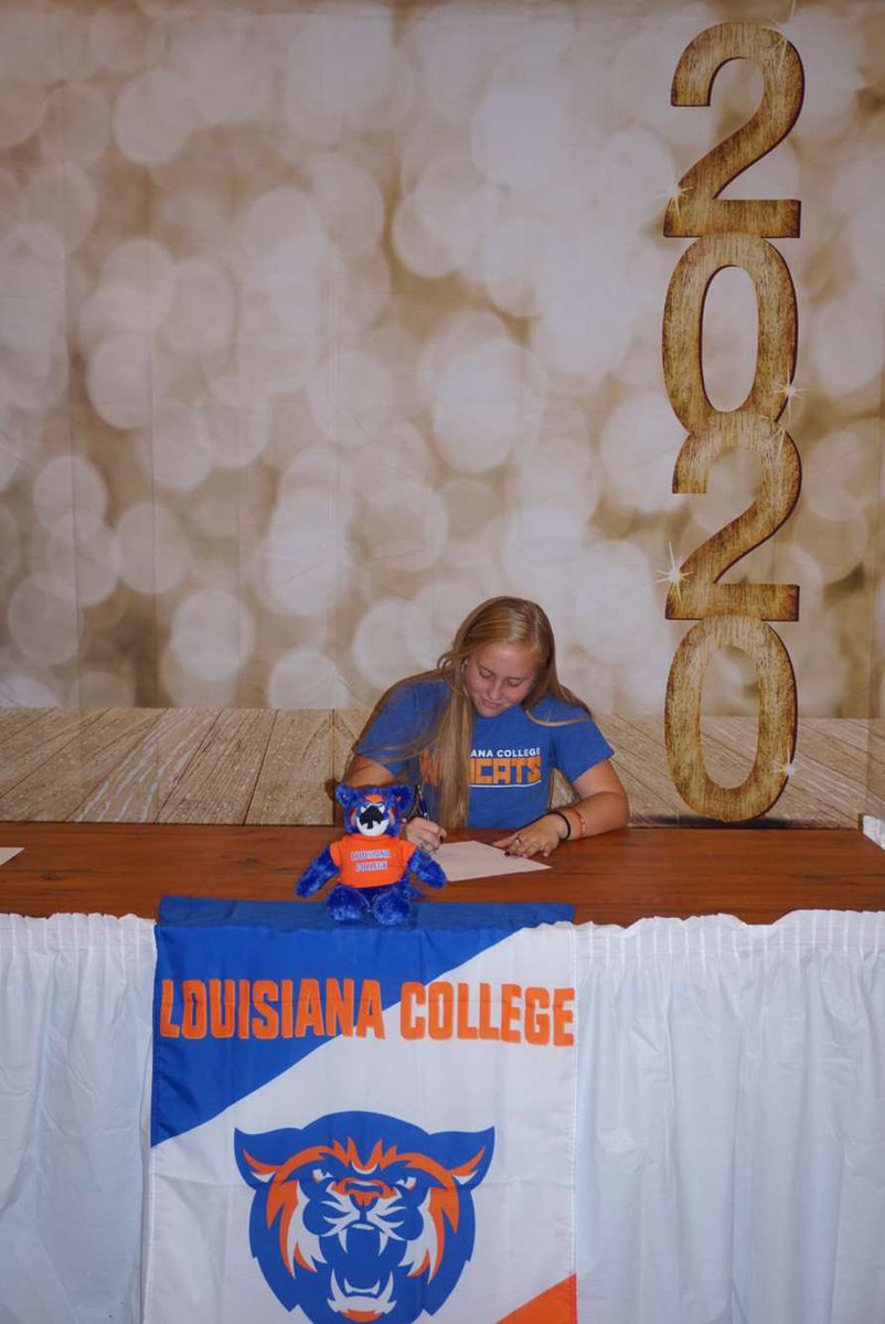 stellaashaaw22's tweet photo. your peppers are officially, official🌶 #clawsup #signingparty https://t.co/D8bVtII1JN