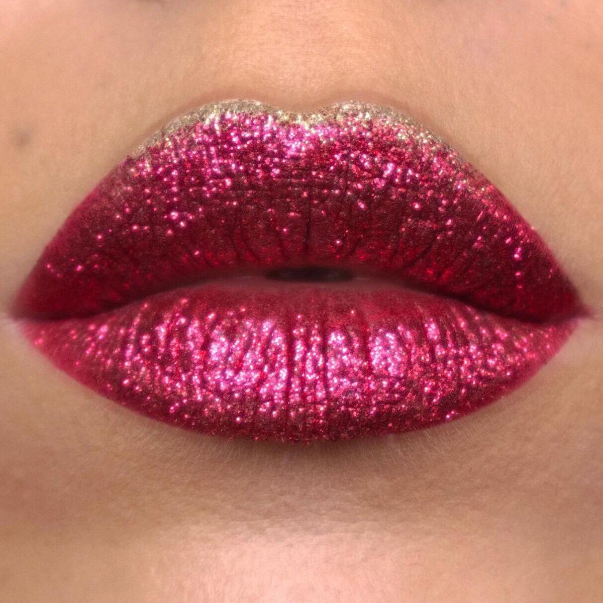 JustEssentials1's tweet image. Omg we love this gorgeous glitter lip look by @MariaAlexandraN 😍
Giving us #PartySeason vibes 🥂🎉
.
.
.
#party #glitter #glitterlip #pink #pinkglitter #partymakeup #christmas #holidays #sparkle