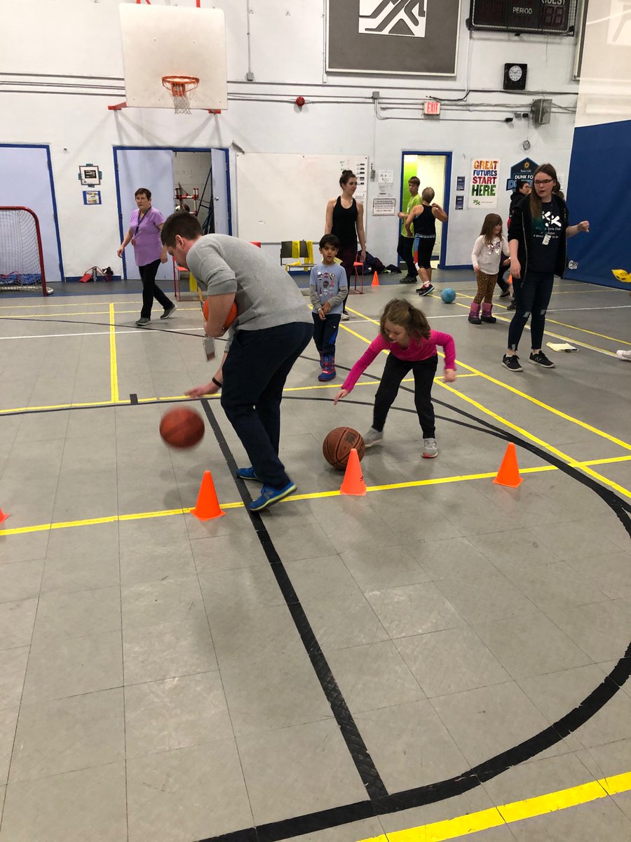 LHSCCanada's tweet image. The #LHSCTraumaProgram alongside @MLPS911 @MLHealthUnit supported an intergenerational event @BGCLondon to promote physical literacy to prevent falls. Thank you @CHFHope. #PreventFalls2019