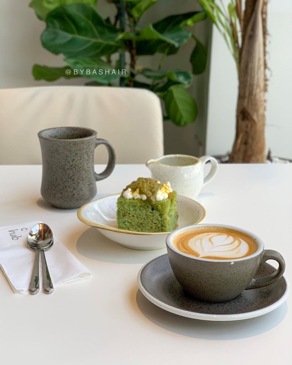jeddah_cafe2's tweet photo. كافيه جديد ( سي هب) لو برستيج مول
للافراد و العائلات
كاليتا ( بن كولومبي ) ٢٠
فلات وايت ١٨
كيكة بستاشيو ٢٢
المكان كان مزحوم جدا ماشاءالله بالقوة لقينا مكان لكن القهوة ولا غلطه اهنيهم و الحلى كذلك ممتاز و لي تجربه ثانيه اكيد 👌🏻

https://t.co/rE3wit4q94 https://t.co/JJfN0oyRlI