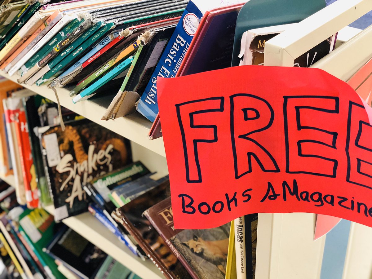1Lib_specialist's tweet photo. Some students are taking advantage of our βfree bookβ cart π #librarylife #readingispriceless https://t.co/kI62Nq7dMz